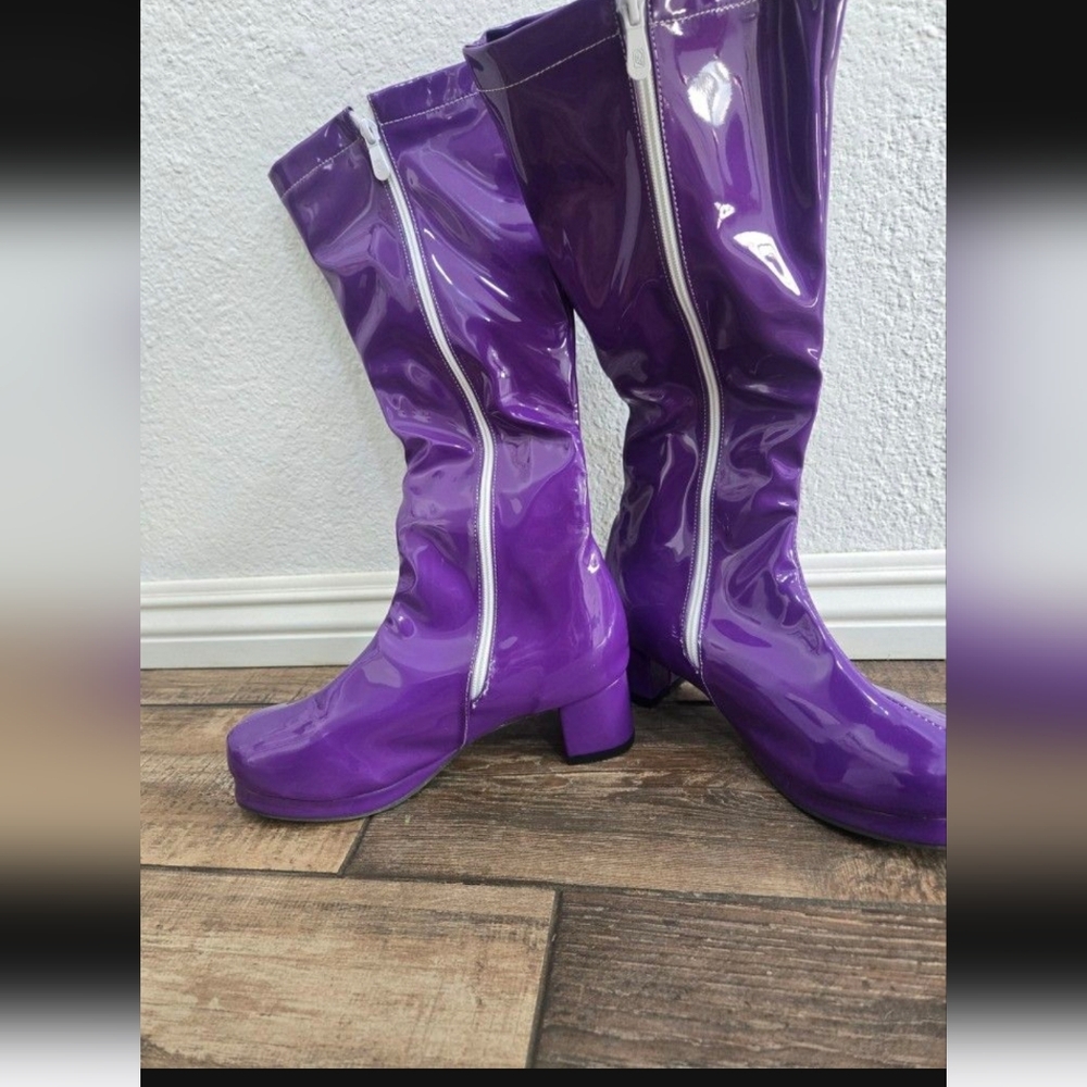 Boots - Picture 3 of 8
